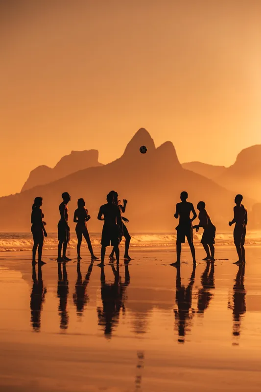 Cópia impressa da fotografia da altinha em Ipanema ao pôr do sol.